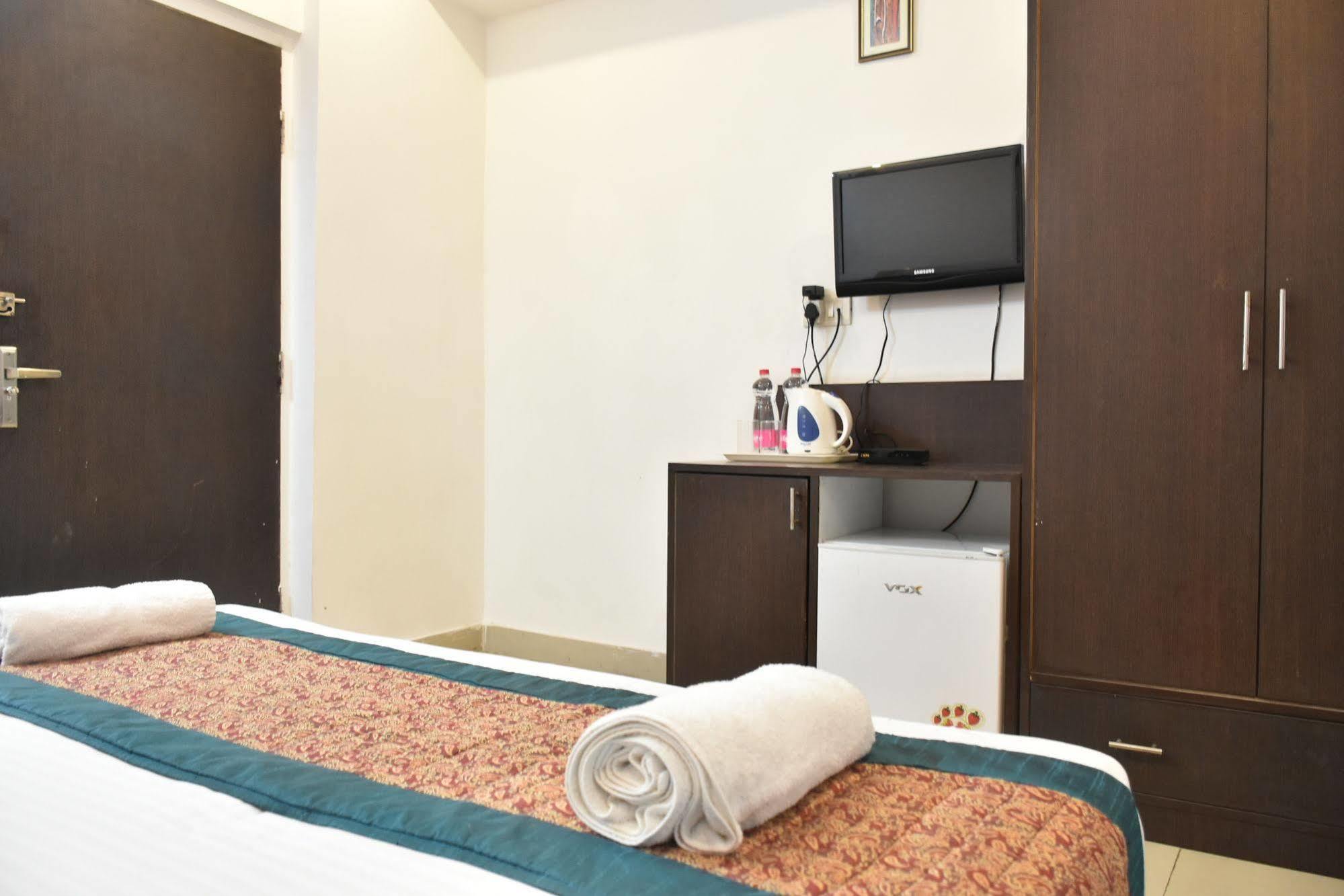 Airport Hotel Port View نيودلهي المظهر الخارجي الصورة