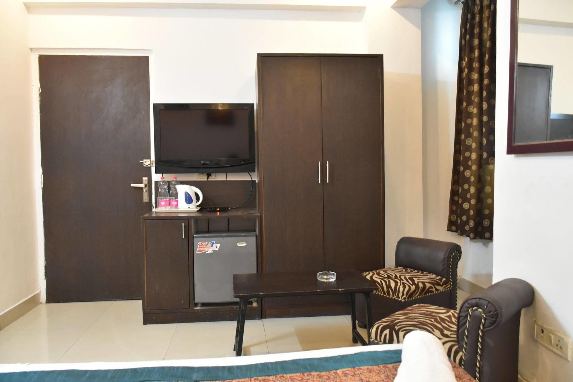Airport Hotel Port View نيودلهي المظهر الخارجي الصورة